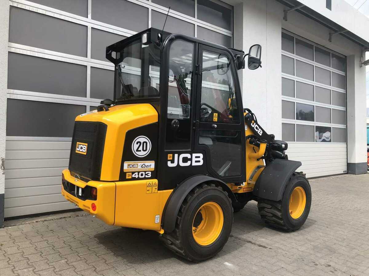 В России появится новый фронтальный погрузчик JCB